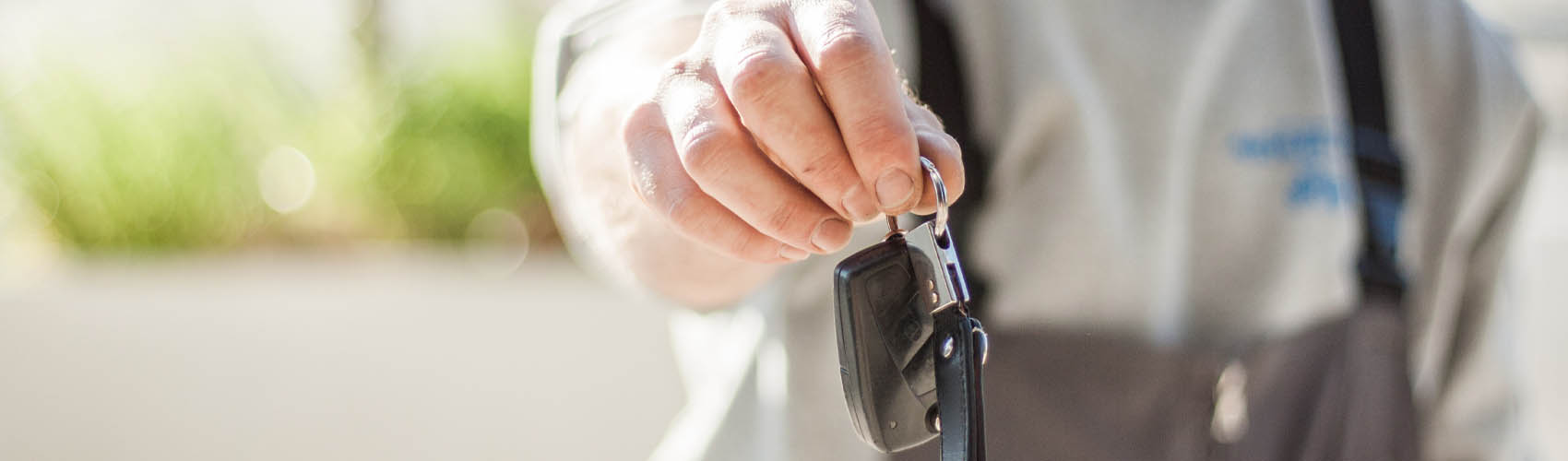 <br />
<b>Warning</b>:  Undefined property: stdClass::$alt_tag in <b>/www/webvol34/3o/br9y7q4iqvueyh8/otkupautomobilasrbija.rs/public_html/inc/inc-header-bottom-o-nama.php</b> on line <b>6</b><br />
